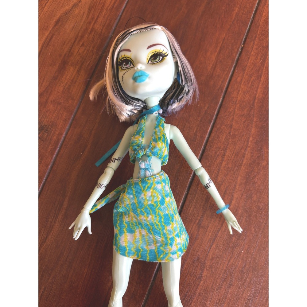 Monster High Frankie Stein Skull Shores Doll G1 Mattel Swimsuit Blue Heels